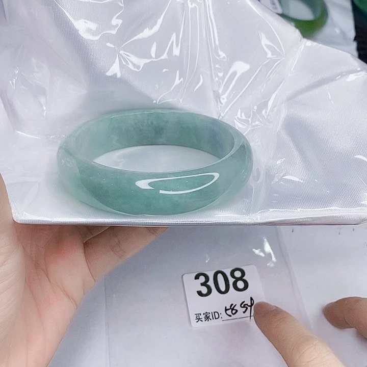 翡翠未镶嵌手镯一图一物实物为准（微瑕处理）