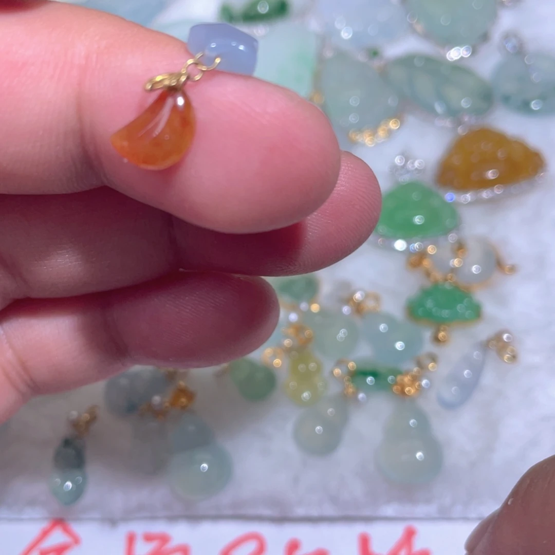 翡翠18K金镶嵌颈饰