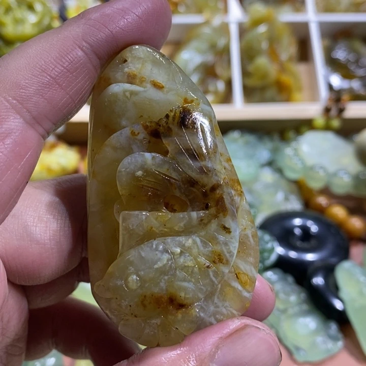蛇纹石玉颈饰未镶嵌