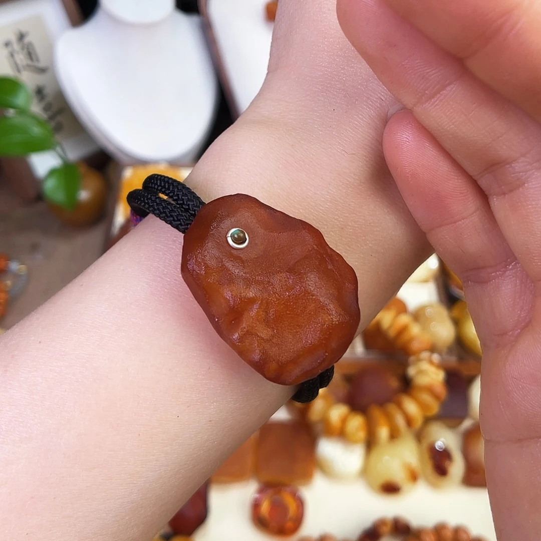 琥珀珠宝奇石未镶嵌，