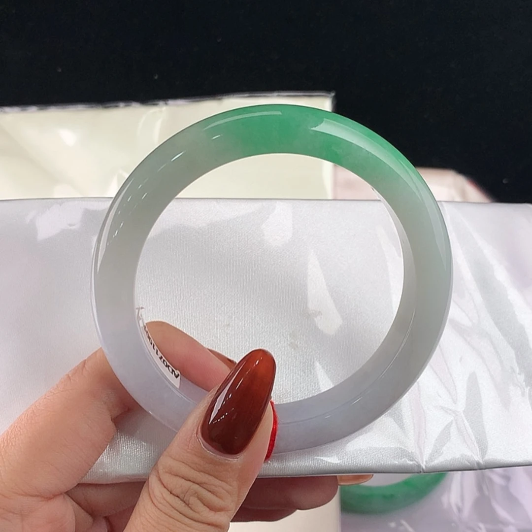 【闪购商品】未镶嵌手镯翡翠正64