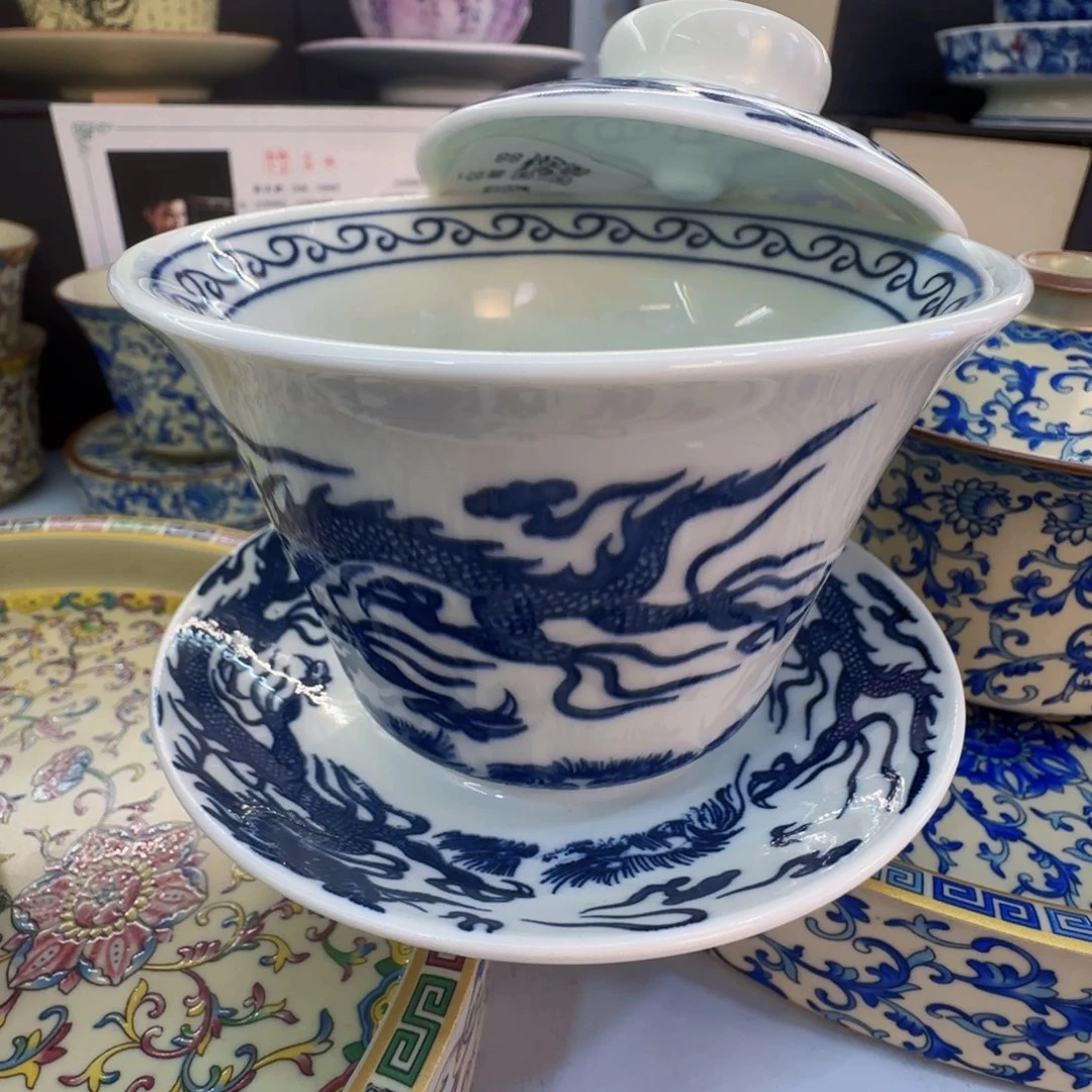 这些盖碗很漂亮我很喜欢！！