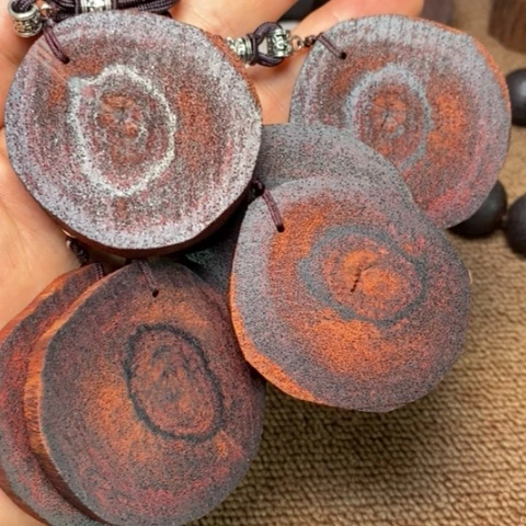 藤类A444降真香红油山水画牌子发其一