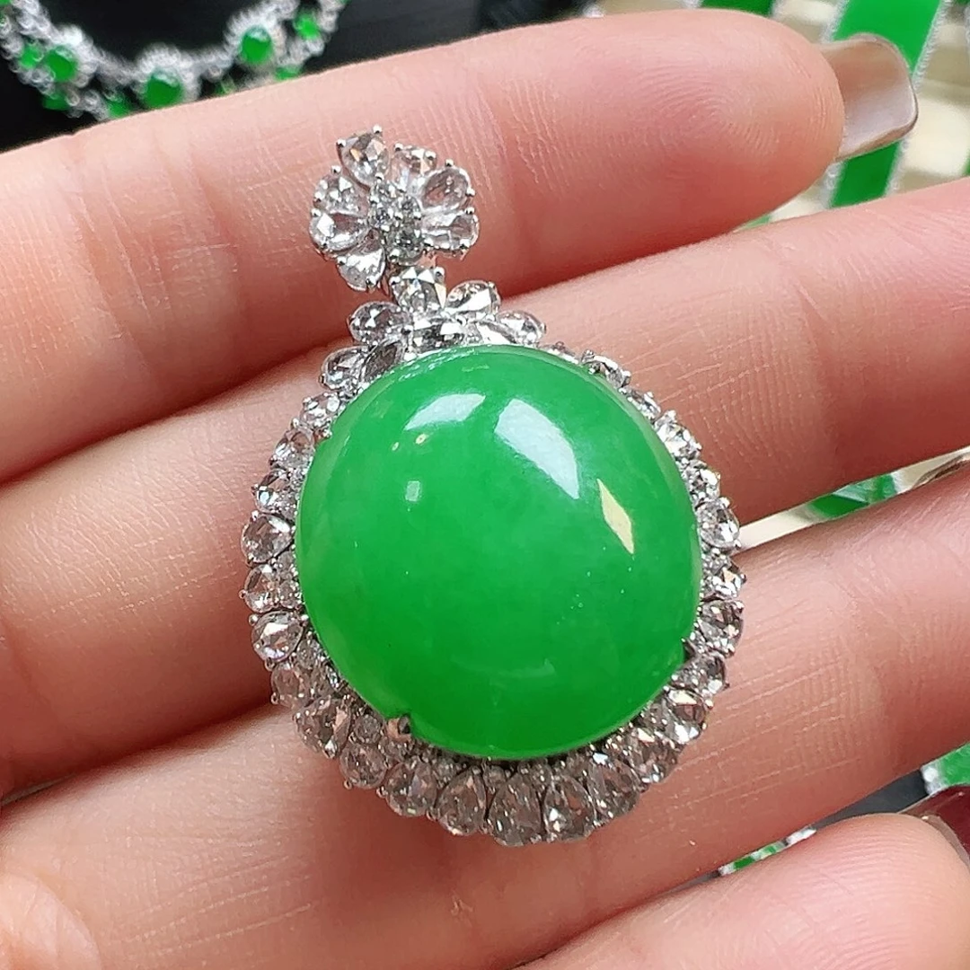 翡翠颈饰18K金镶嵌吊坠