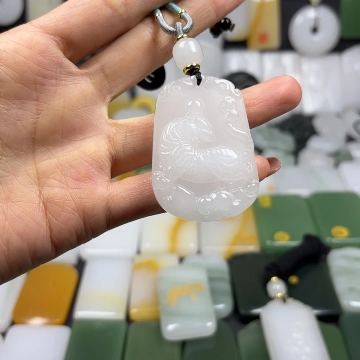 程***雪石英质玉（金丝玉）未镶嵌颈饰