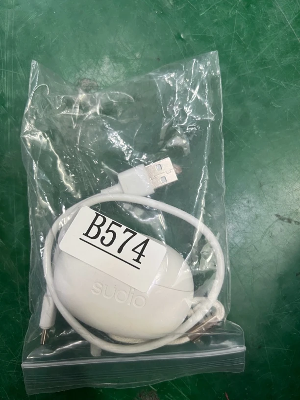 9新  捡漏sudio耳机编号B574