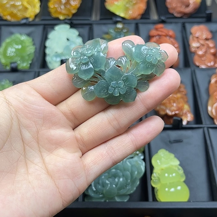 蛇纹石玉未镶嵌颈饰