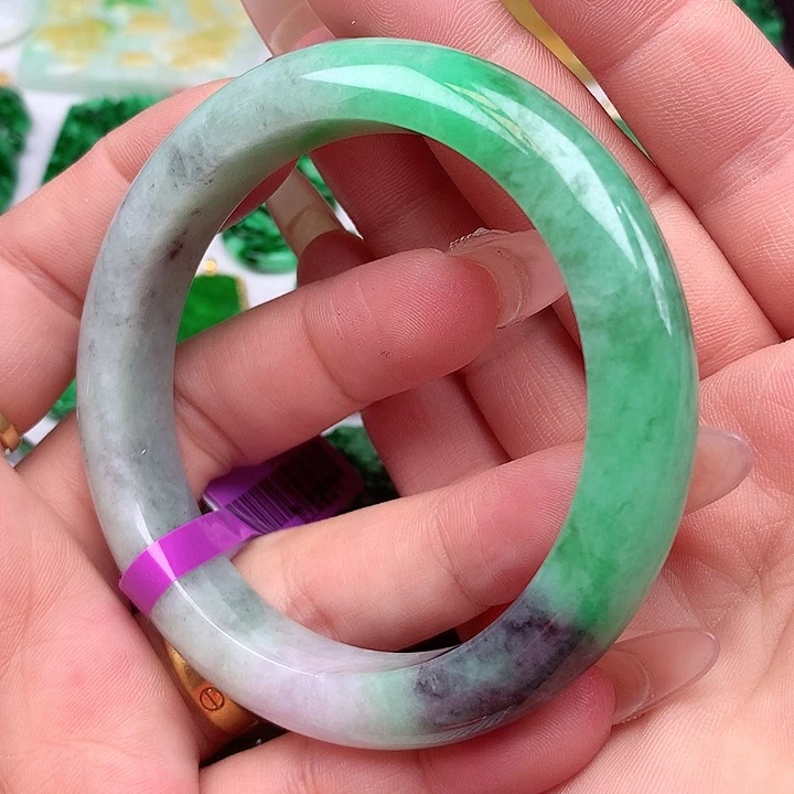 翡翠手镯未镶嵌翡翠手镯