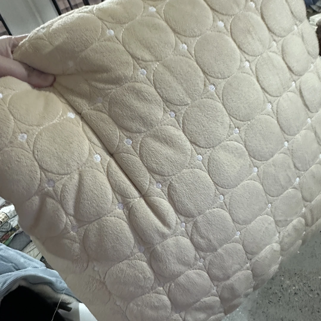 《辉岳》约50x50 米色大抱枕 不挑发2个