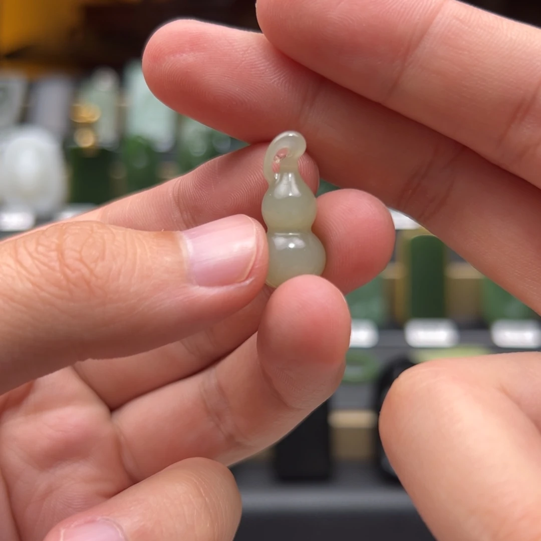 生***谓和田玉未镶嵌挂件