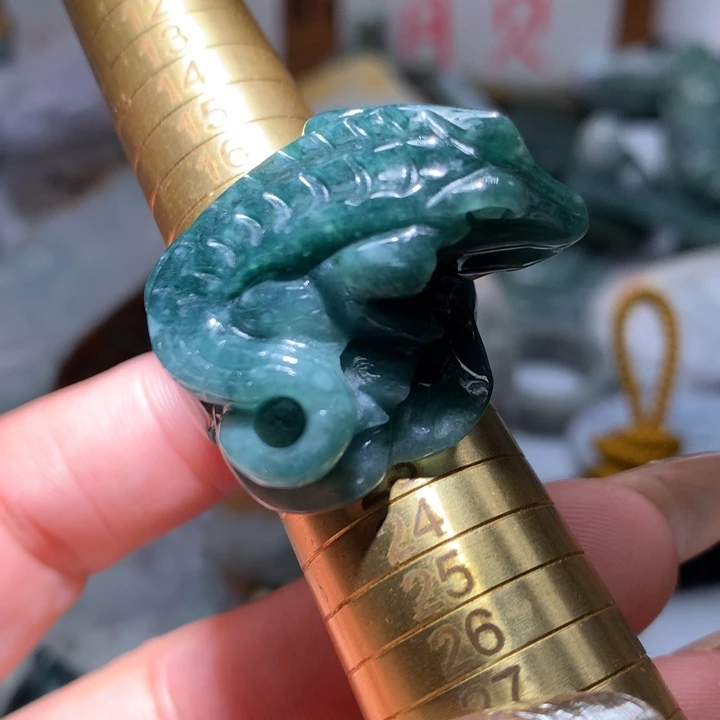 翡翠未镶嵌颈饰保真天然A货翡翠