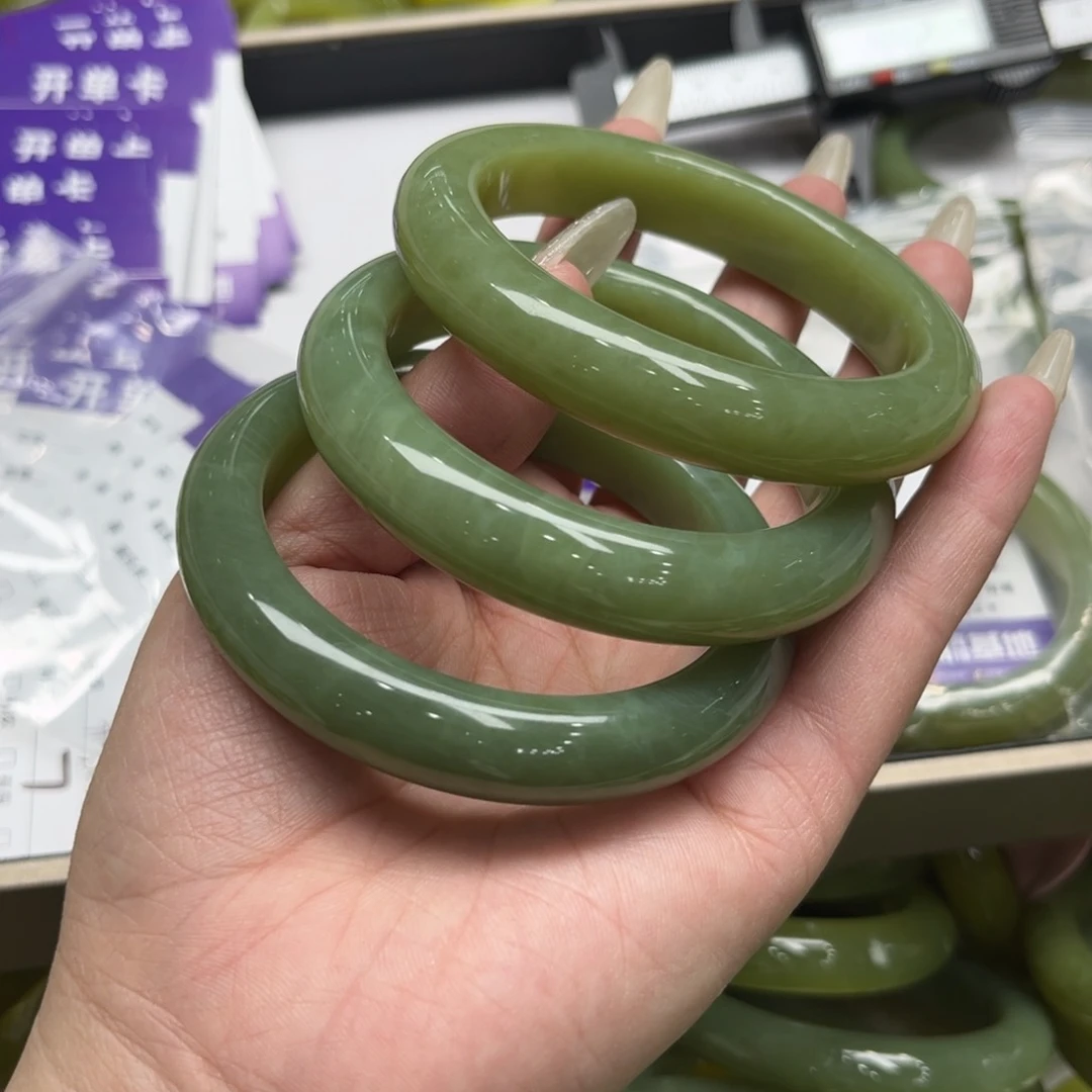 蛇纹石玉未镶嵌手镯西****馆多样性发一单