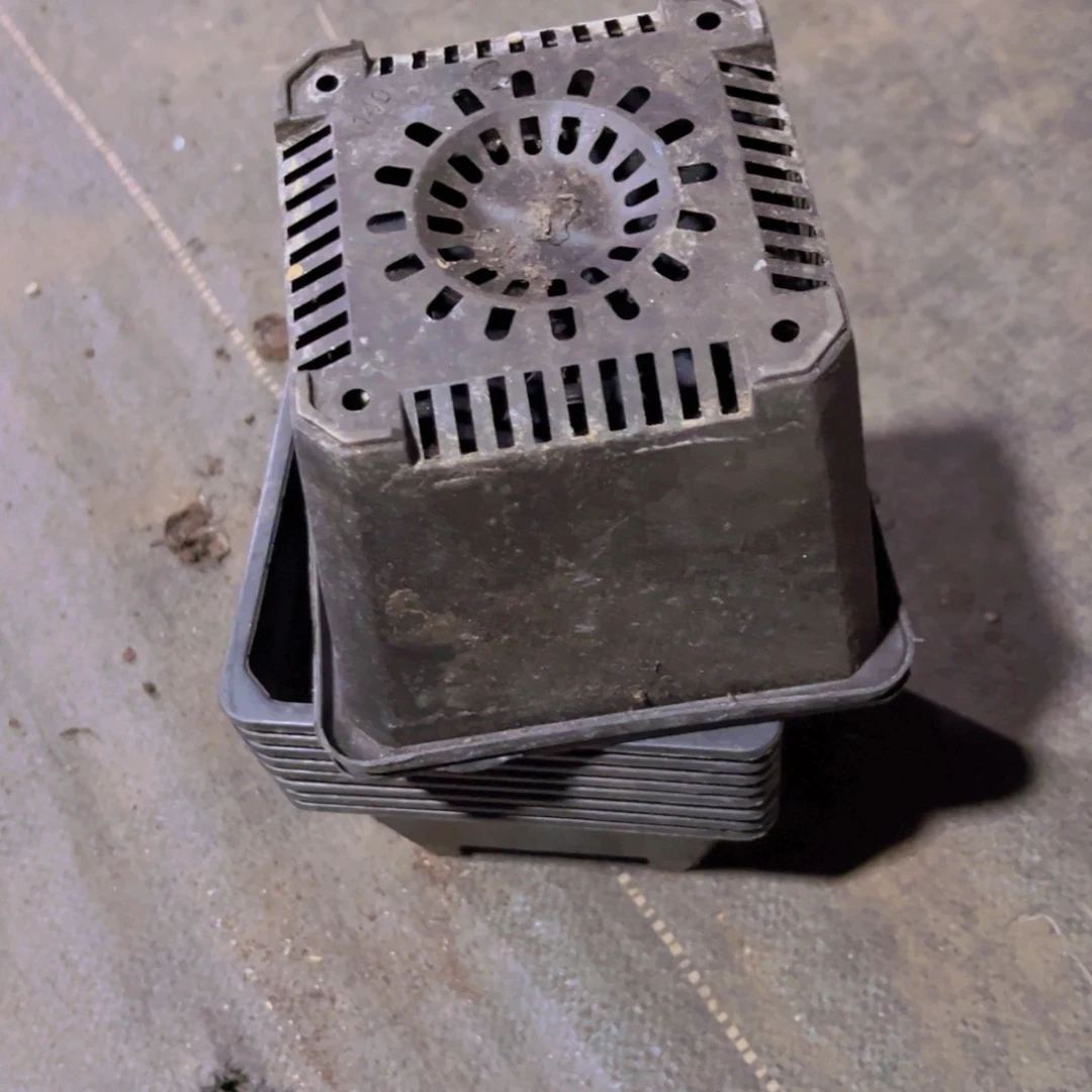 塑料旧14公分黑方盆高10公分。20个 