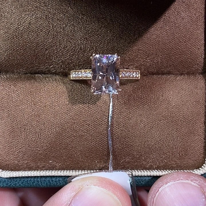 戒指绿柱石18K金镶嵌3.8/13800