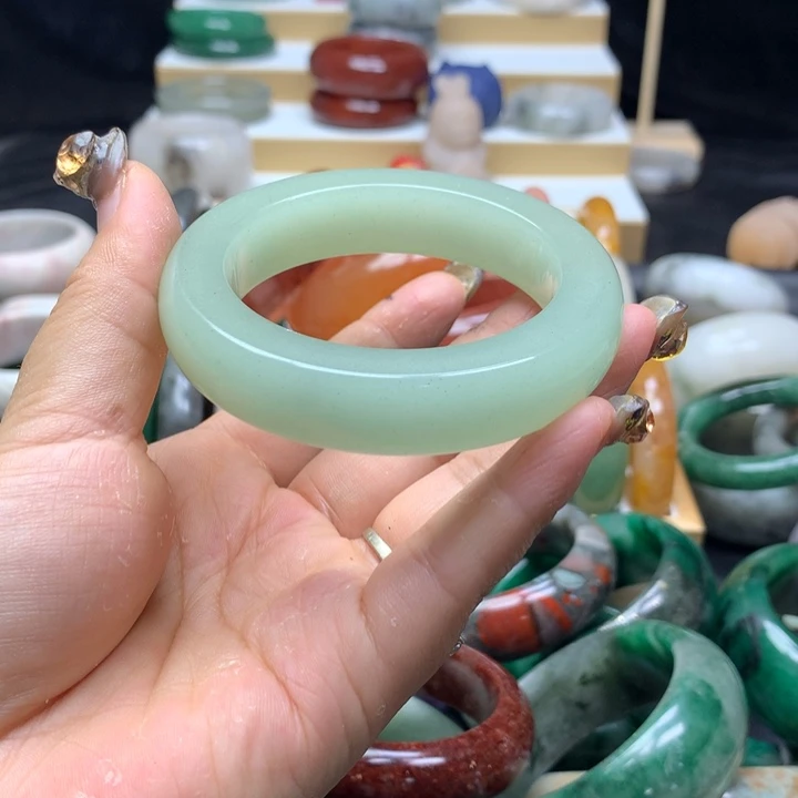 未镶嵌手镯石英质玉百***呀