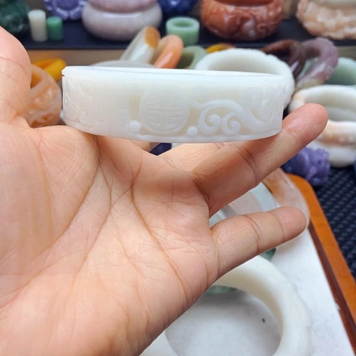 白***瑚石英岩玉佘太翠未镶嵌