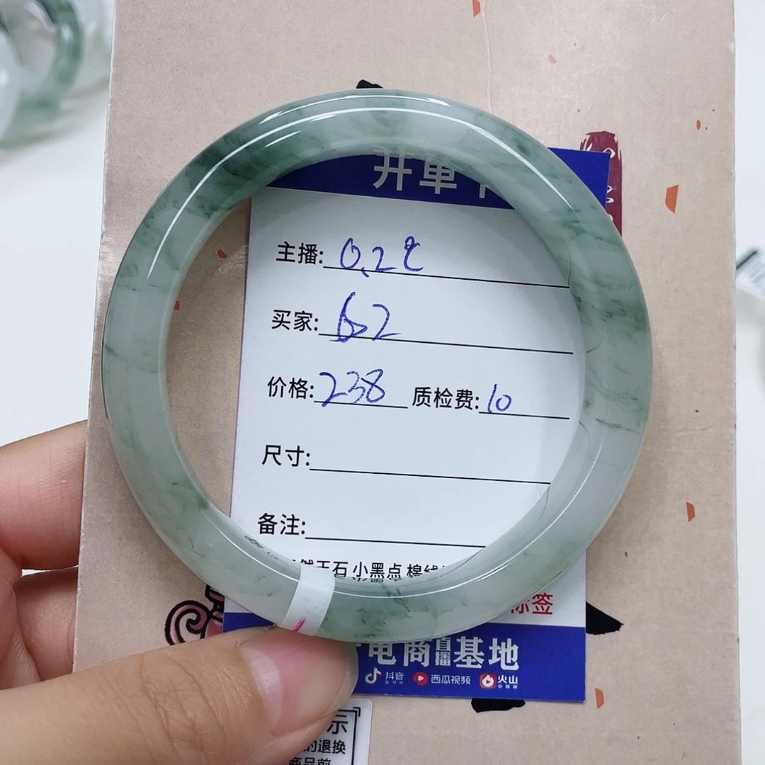 未镶嵌手镯石英质玉