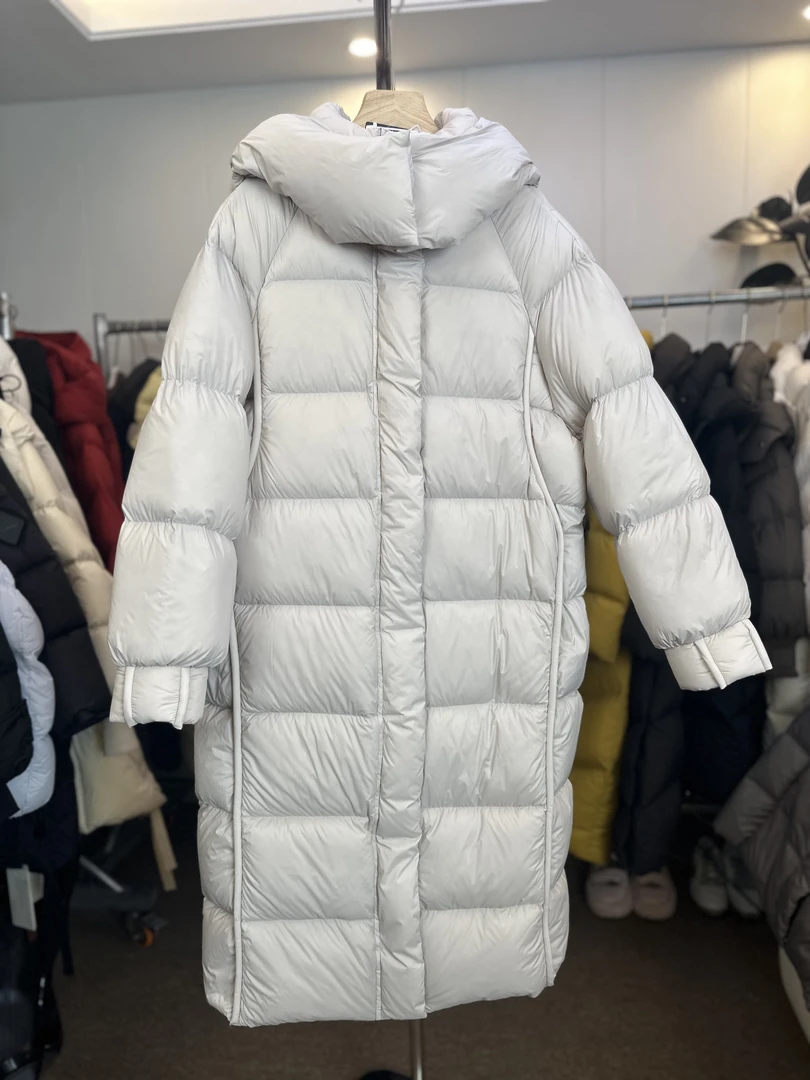 【 伊伊子】云端泡芙90绒白鹅绒388g羽绒服长款连帽羽绒服16F608