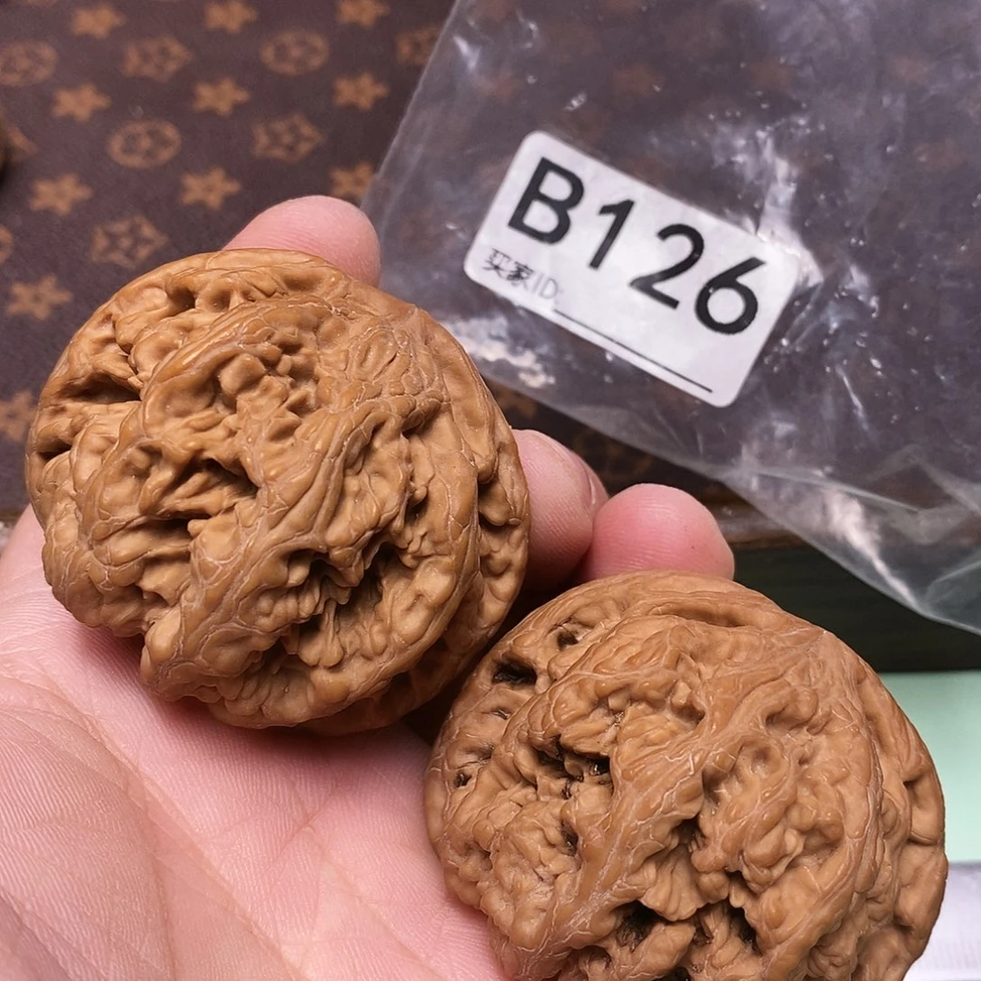 文玩核桃把件粗筋50尺。