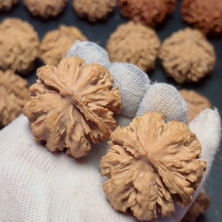 文玩核桃把件?**单秦岭灯笼26