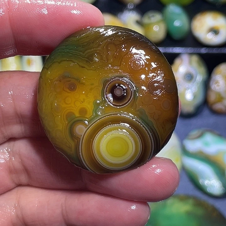 密***钥玛瑙/玉髓未镶嵌珠宝奇石