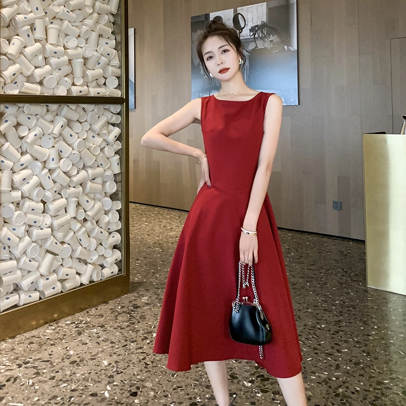 法式赫本风红色连衣裙女2025夏新款高级感气质无袖性感收腰中长裙
