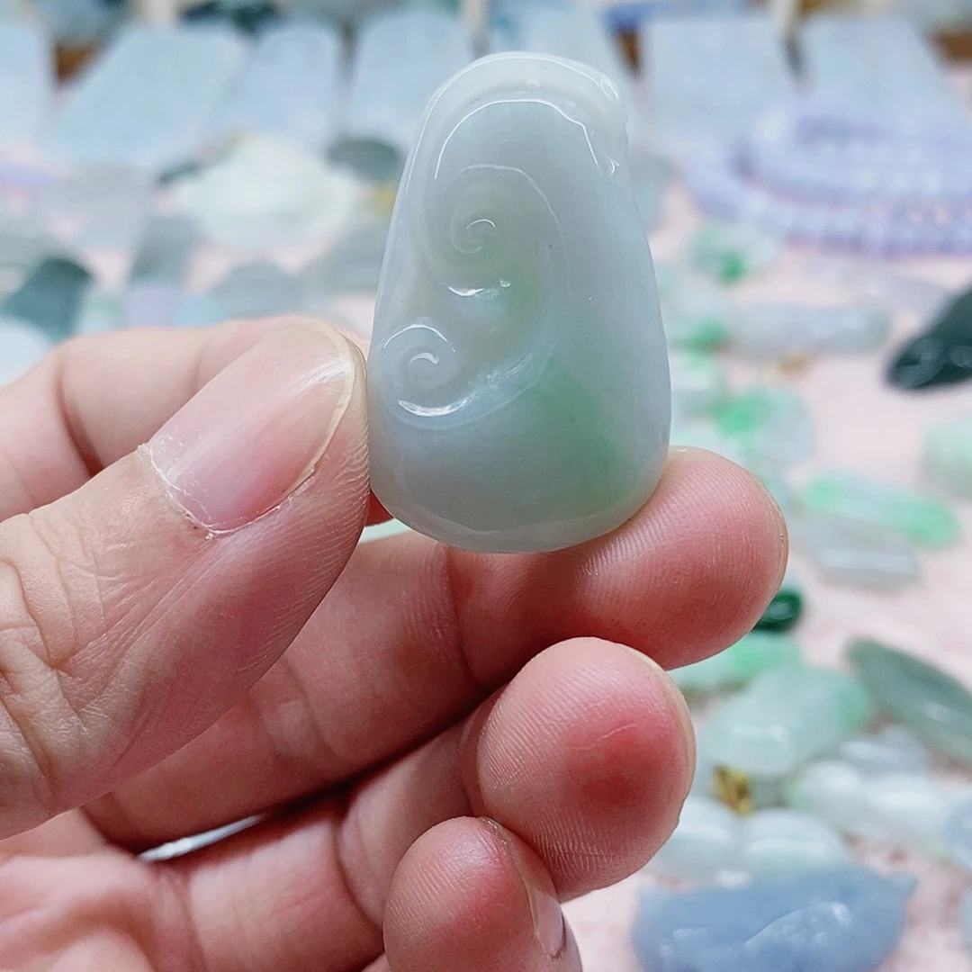 颈饰未镶嵌翡翠天然