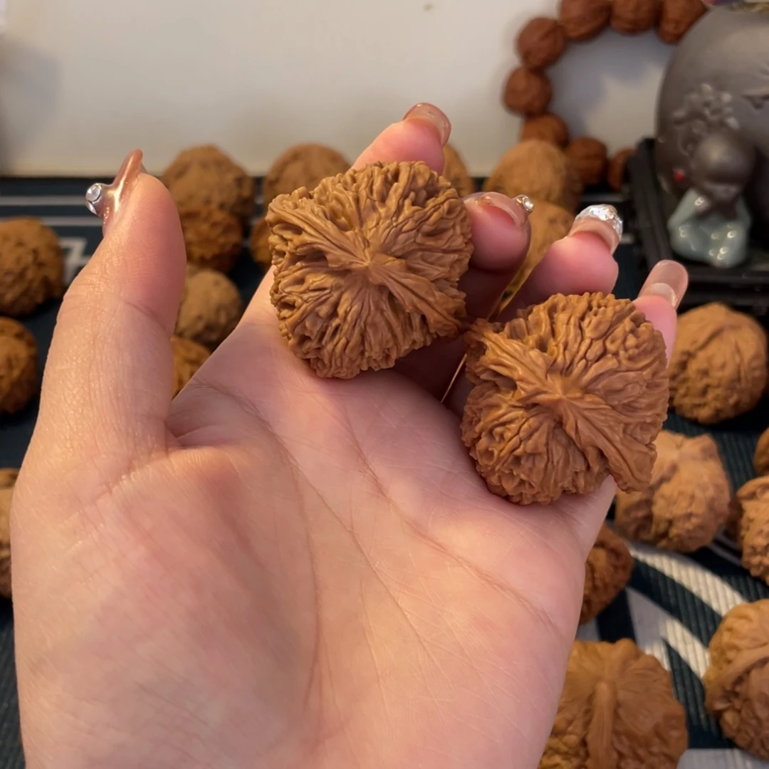 文玩核桃吊坠三角南疆石42