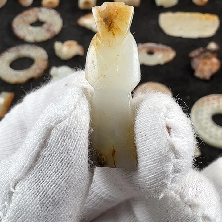 颈饰未镶嵌和田玉（糖玉）海****号