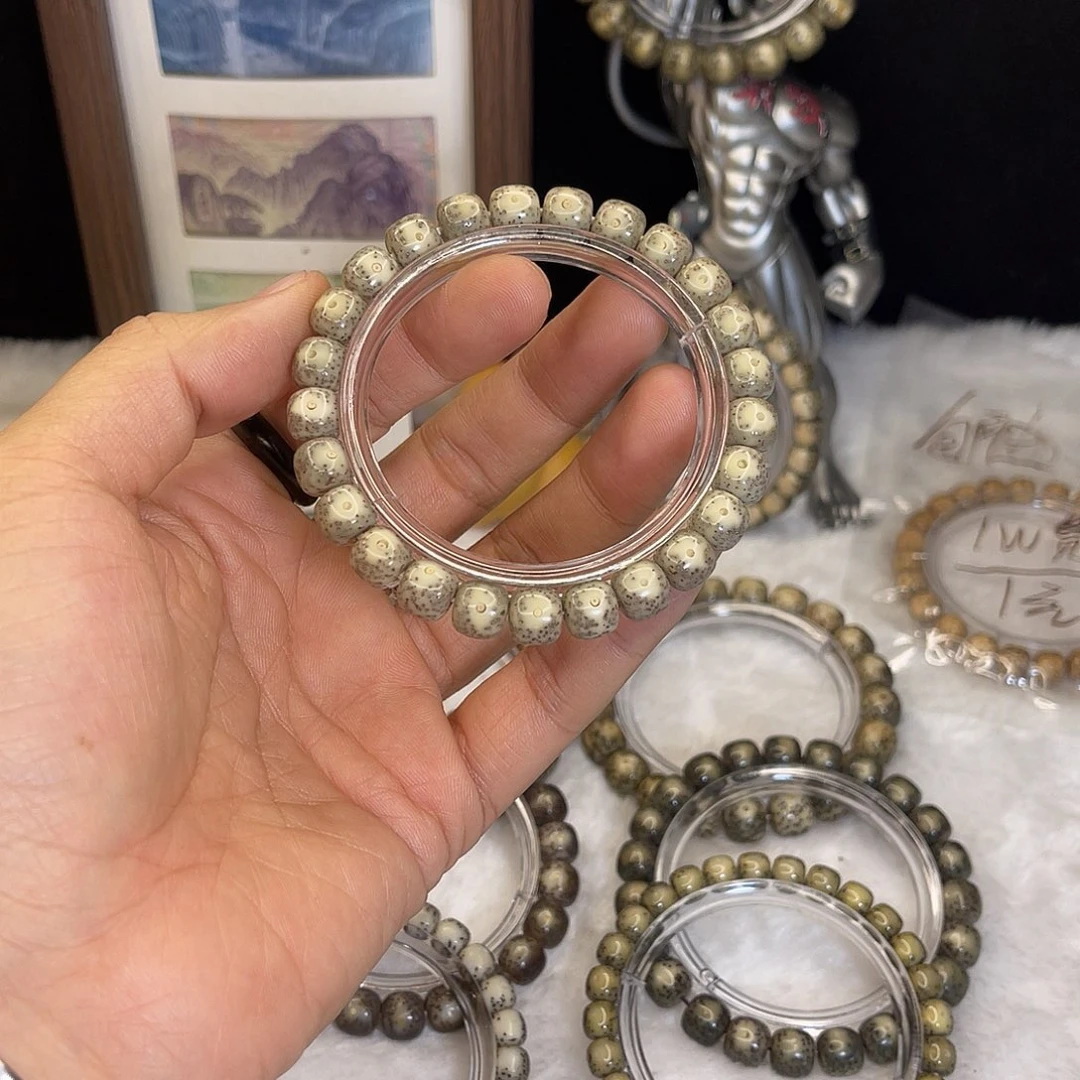 手串星月菩提2 号.  星月菩提. 一物一图.