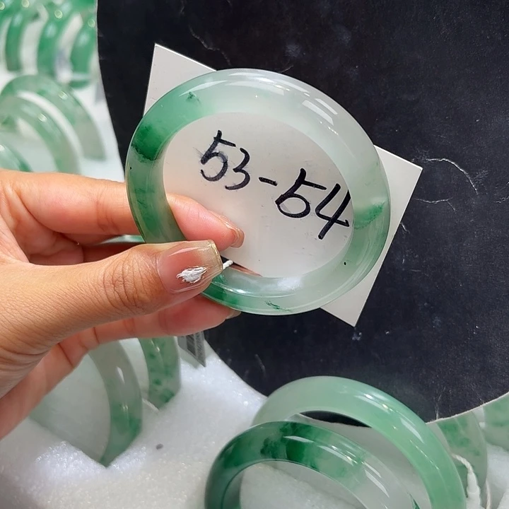 石英质玉（非洲翠）未镶嵌手镯