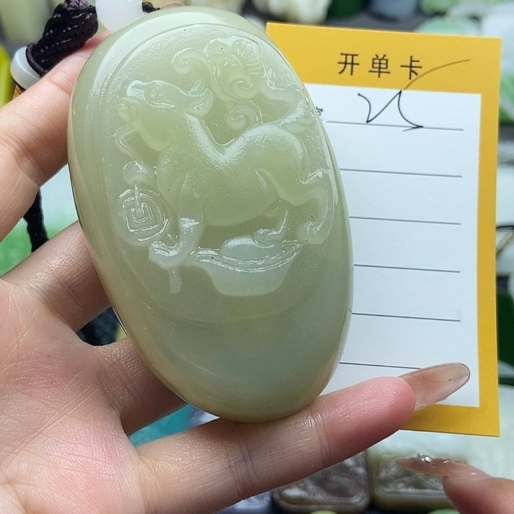 颈饰未镶嵌和田玉
