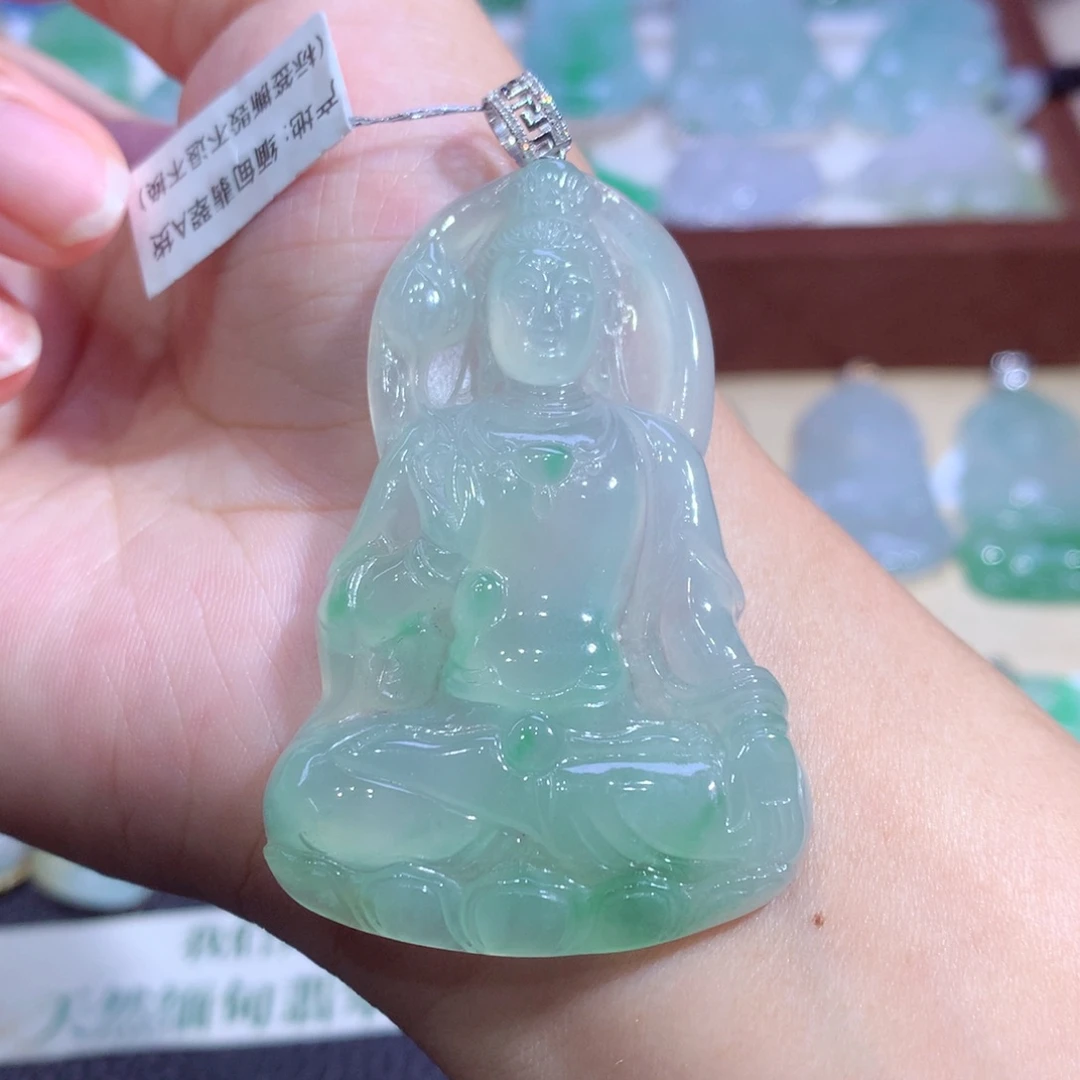 翡翠18K金镶嵌颈饰翡翠
