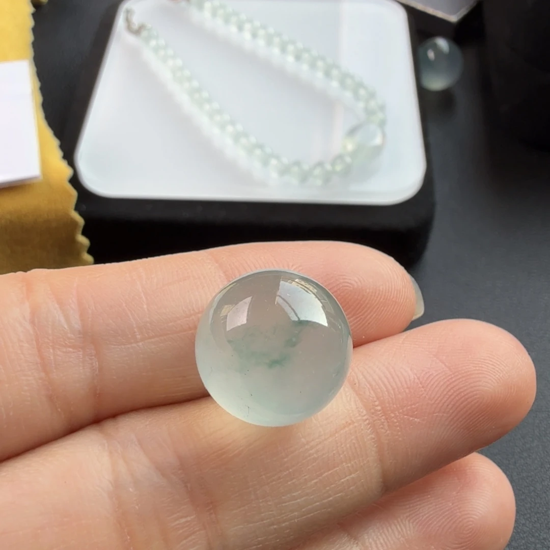 翡翠未镶嵌挂件珠光宝气