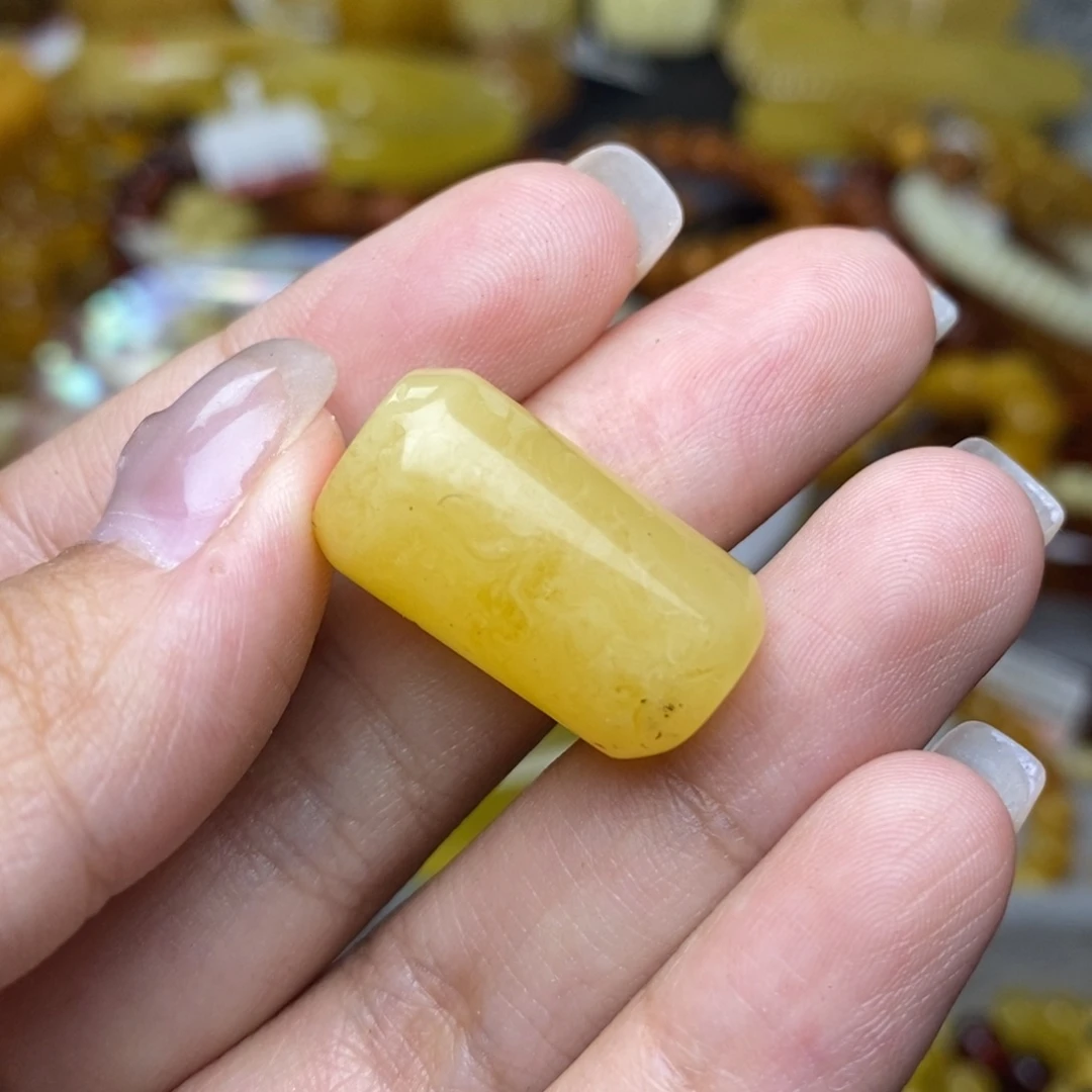 未镶嵌琥珀珠宝奇石