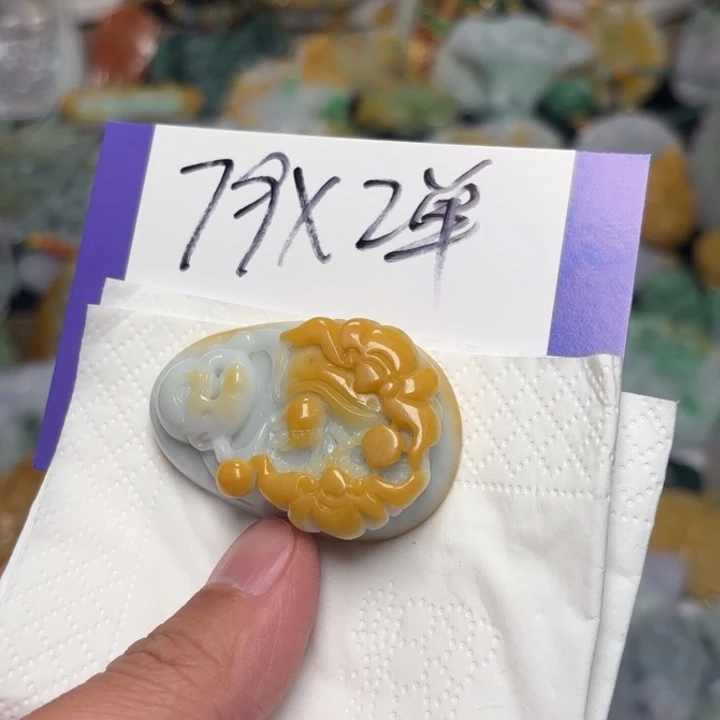 翡翠颈饰未镶嵌一***苗吊坠