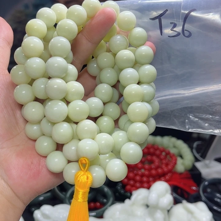 蛇纹石玉颈饰未镶嵌易*