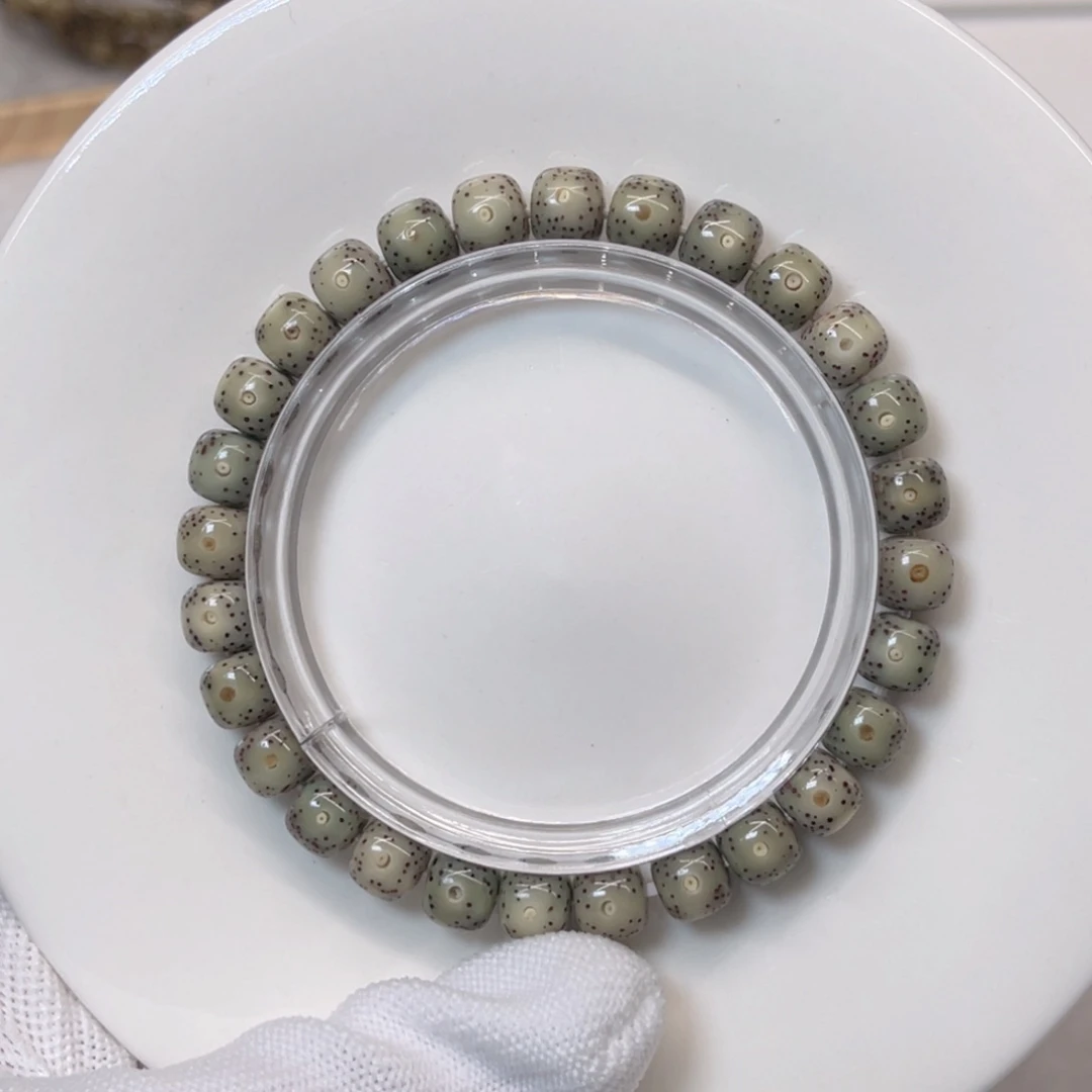 星月菩提手串8×7石玉绿冰糖双留白正月同枝果海南料精抛