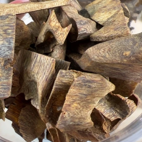 徐***阴沉香沉香碎屑乌身圆叶两面刮