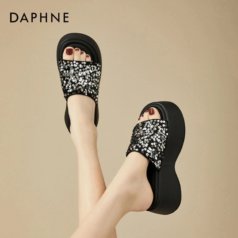 达芙妮厚底一字拖鞋女外穿2025新款爆款增高软底凉鞋松糕露趾凉拖