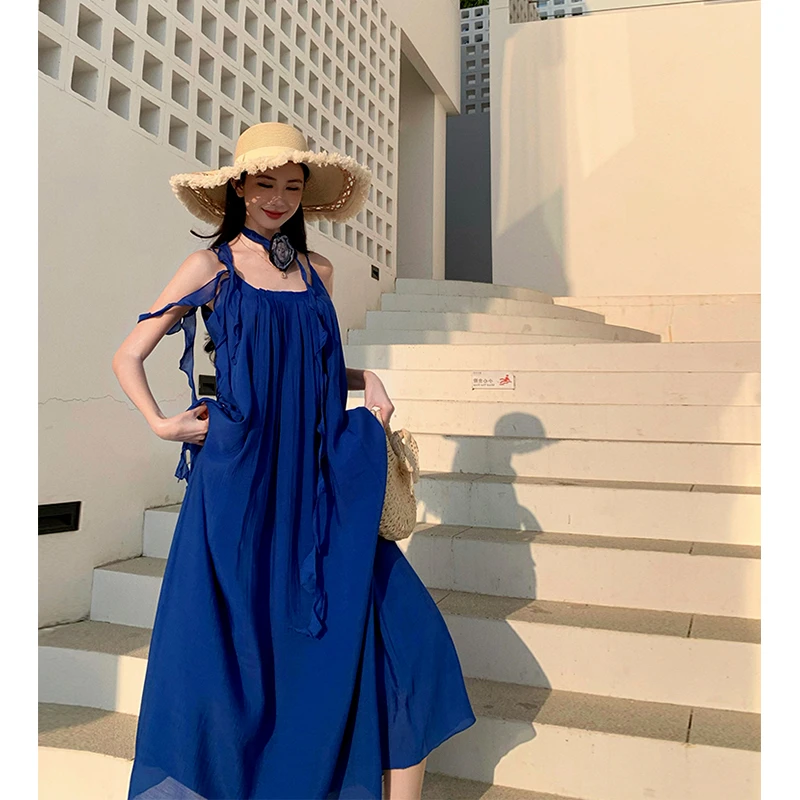 法式气质蓝色吊带连衣裙女夏季三亚海边旅游穿搭度假露背沙滩长裙
