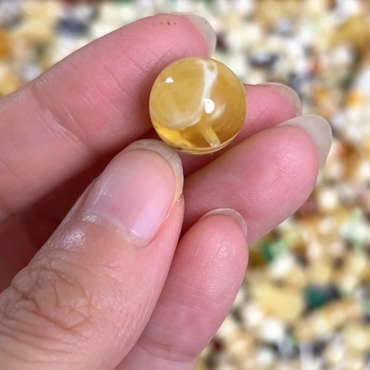 未镶嵌蜜蜡裸石13.6mm一个