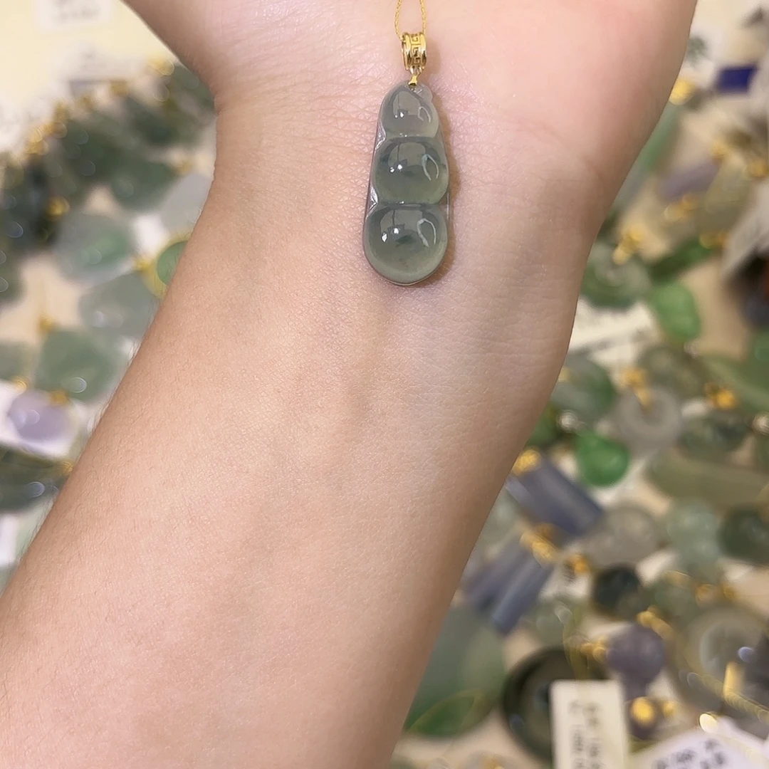 翡翠18K金镶嵌颈饰豆子