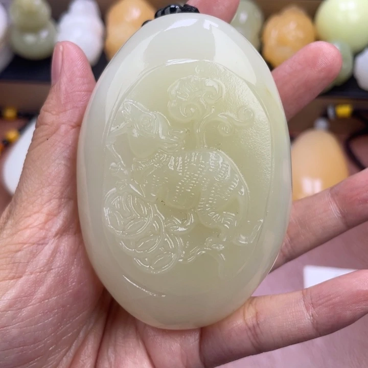 天***赐石材天然古青石手把件