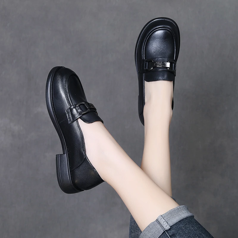 真皮妈妈鞋2025秋季新款单鞋工作女鞋平跟软底中老年乐福鞋女皮鞋