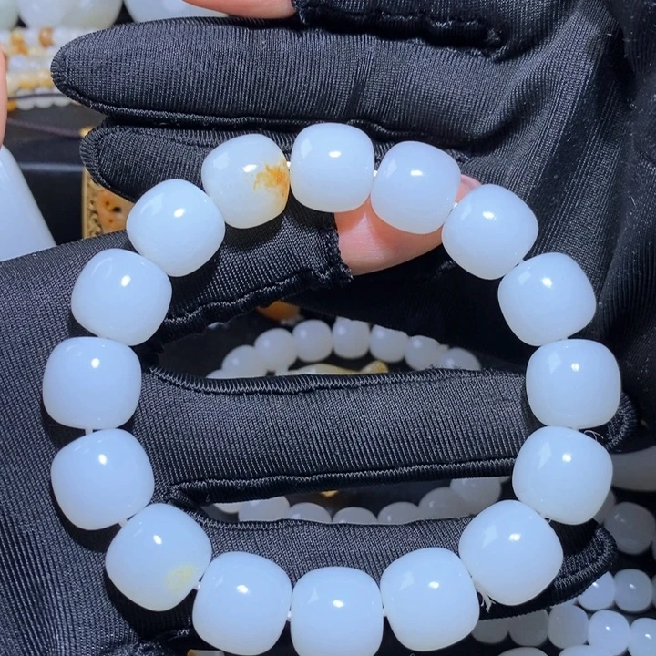 尘***埃和田玉未镶嵌手链