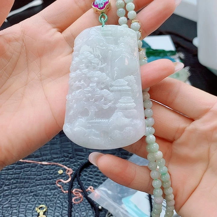 翡翠未镶嵌吊坠(赠链)