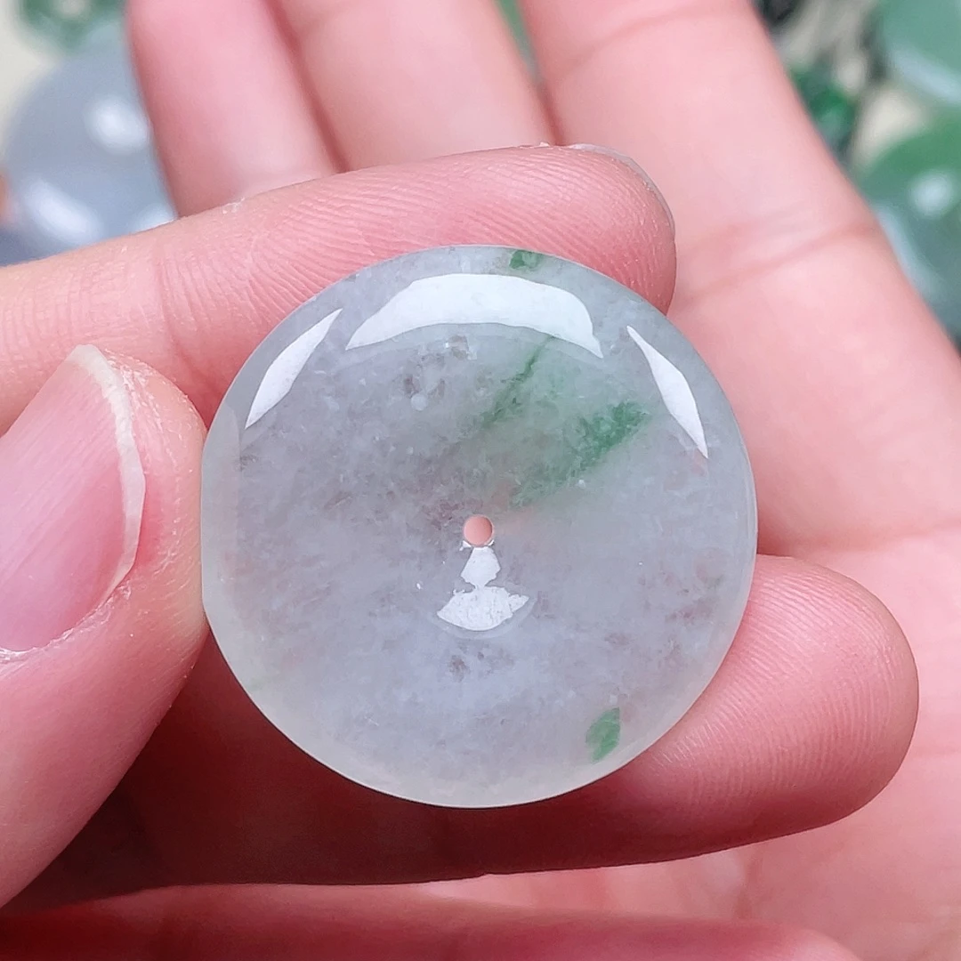 翡翠未镶嵌颈饰平安扣