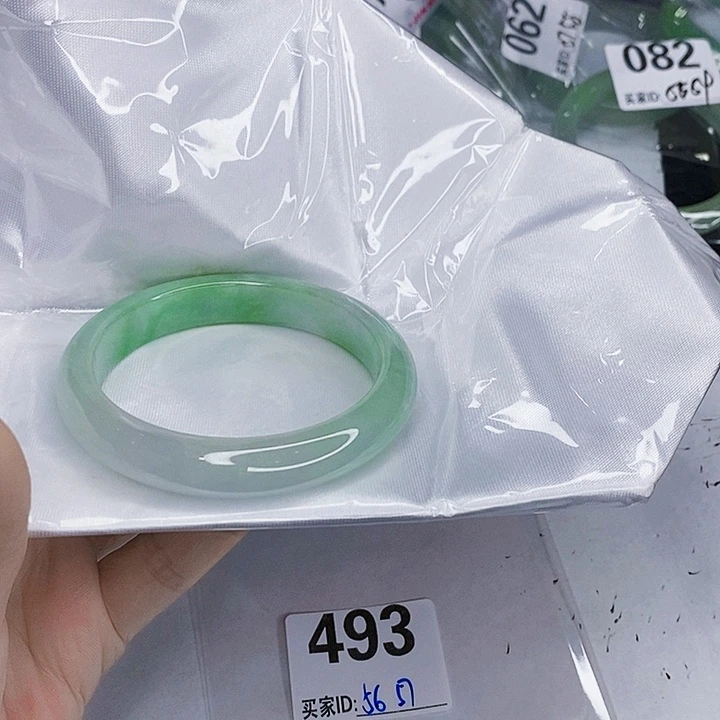翡翠未镶嵌手镯一图一物实物为准（微瑕处理）