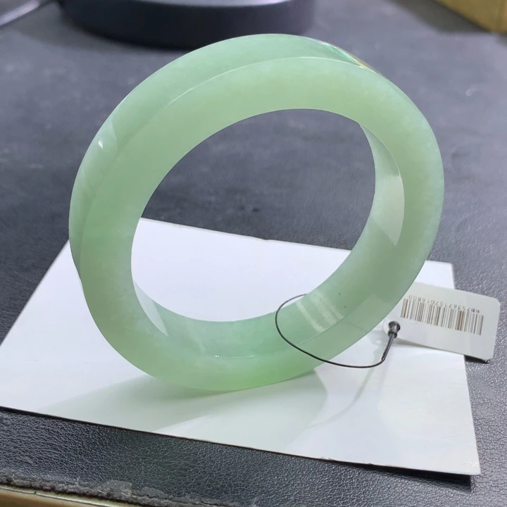 定制翡翠未镶嵌翡翠手镯